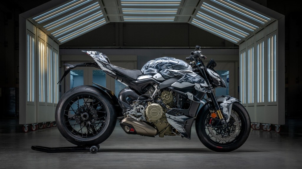 "Art of creating myths": Ducati e Lamborghini insieme tra arte e motori