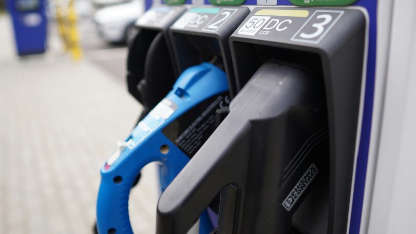 Allarme prezzi benzina e Diesel: gli aumenti spaventano i motociclisti