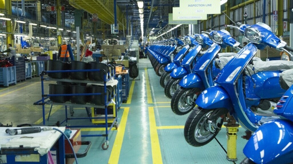 La Piaggio in mobilità: 110 lavoratori reintegrati con i pensionamenti ma...