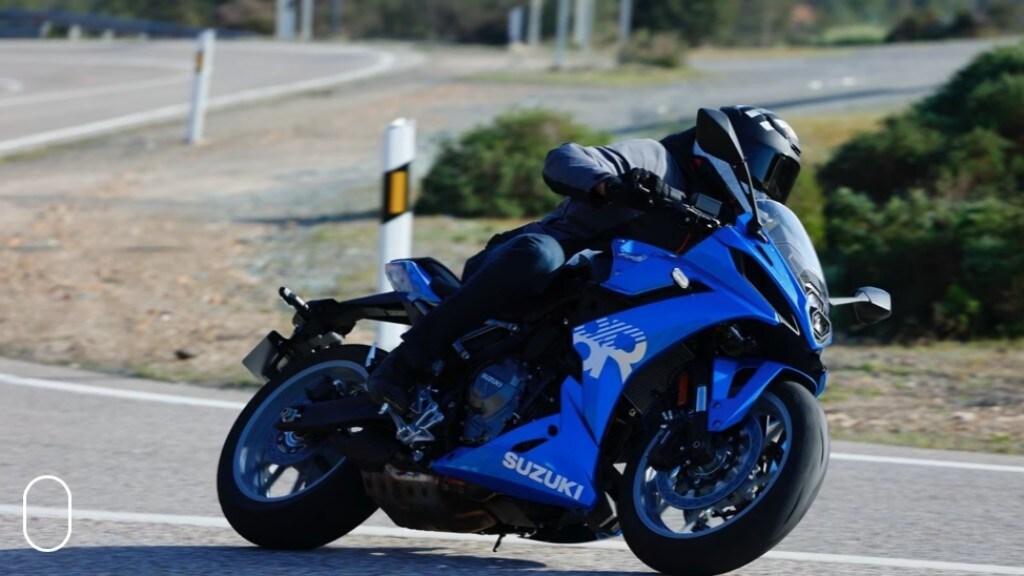 Suzuki: in concessionaria è arrivata la sportiva GSX-8R