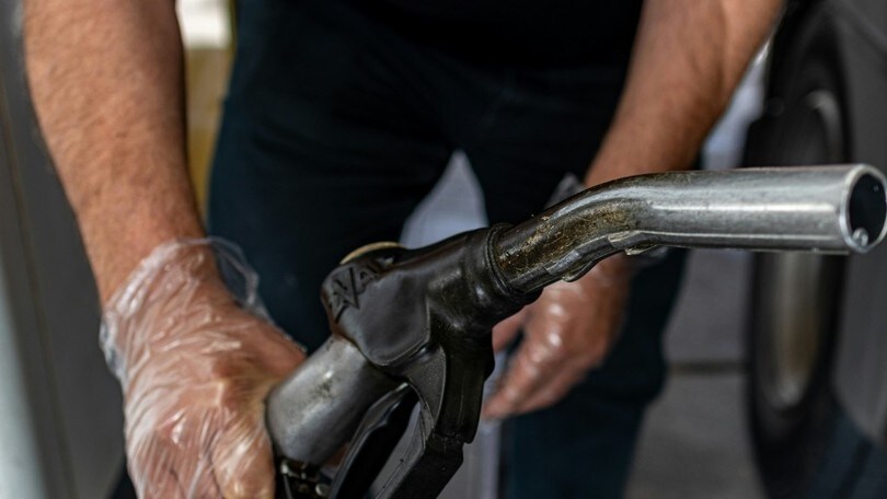 I cartelli con i prezzi medi non saranno più esposti: la decisione del Consiglio di Stato