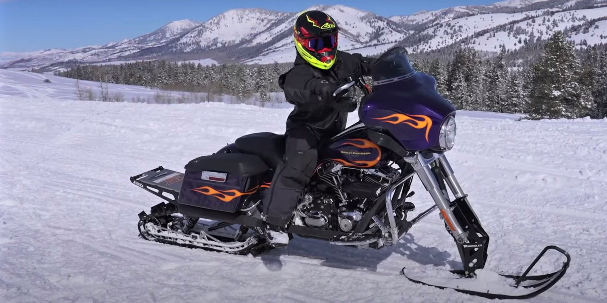 Moto da neve? Si può anche con una Harley-Davidson Street Glide