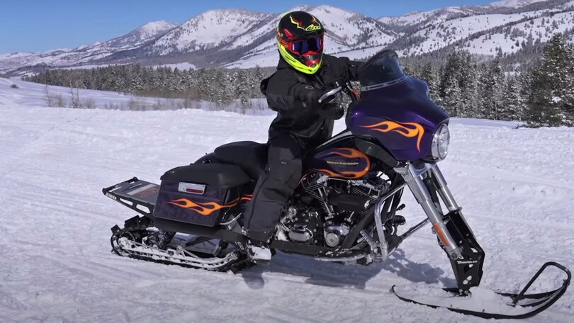 Moto da neve? Si può anche con una Harley-Davidson Street Glide