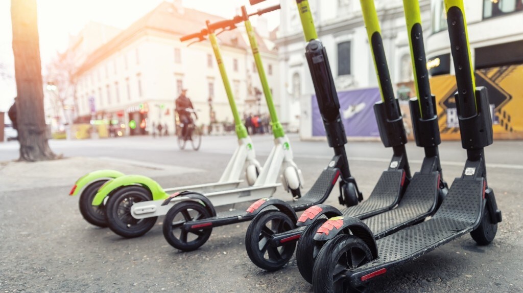 A Milano il bike sharing soppianta le auto: in calo i monopattini