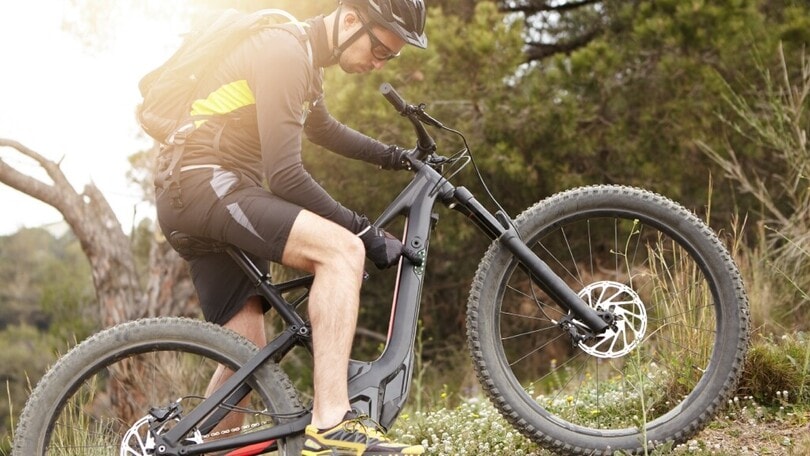 In Gran Bretagna scatta l'allarme: le biciclette elettriche si incendiano