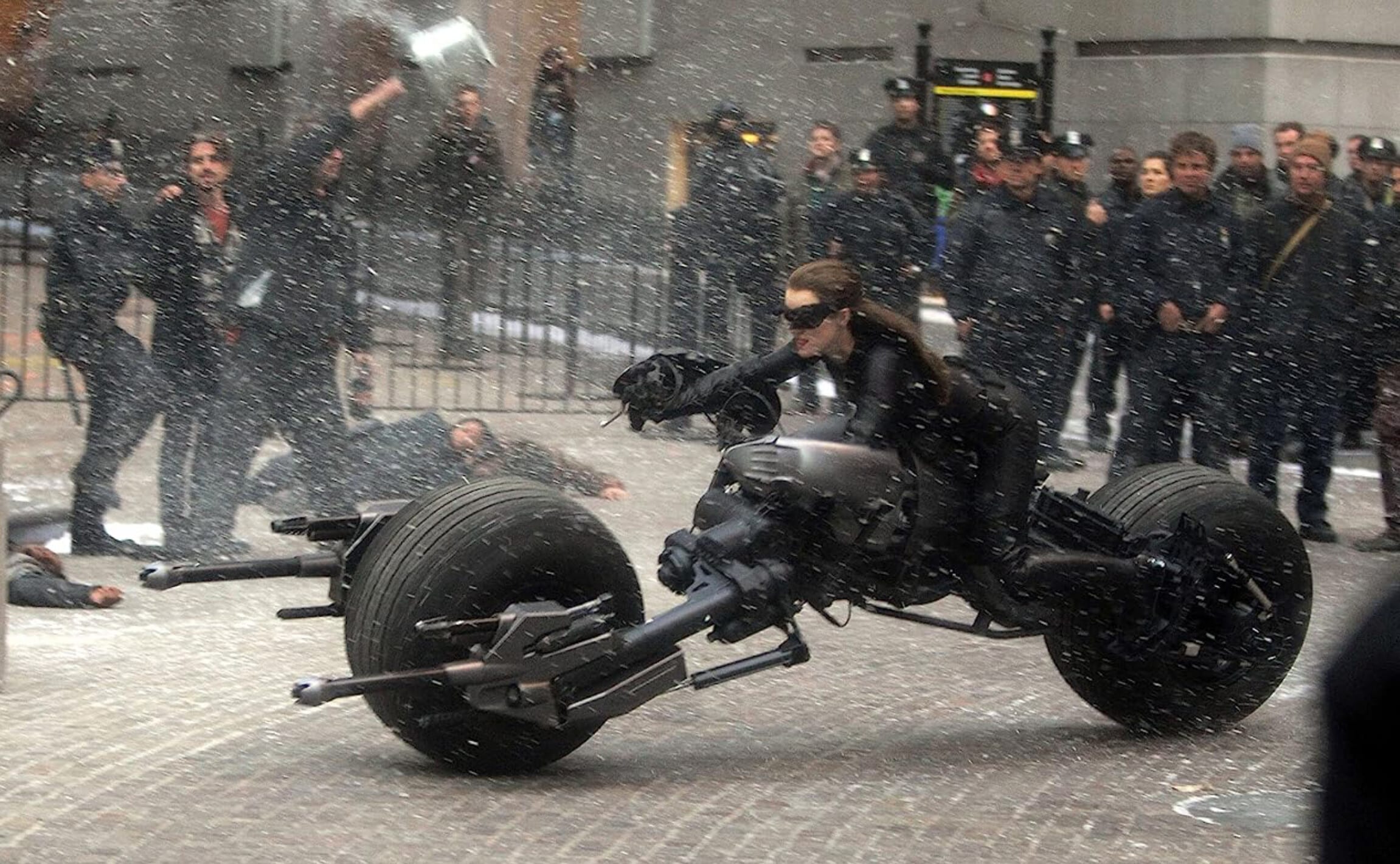 Batman: quanto costa la moto del cavaliere oscuro e che motore usa