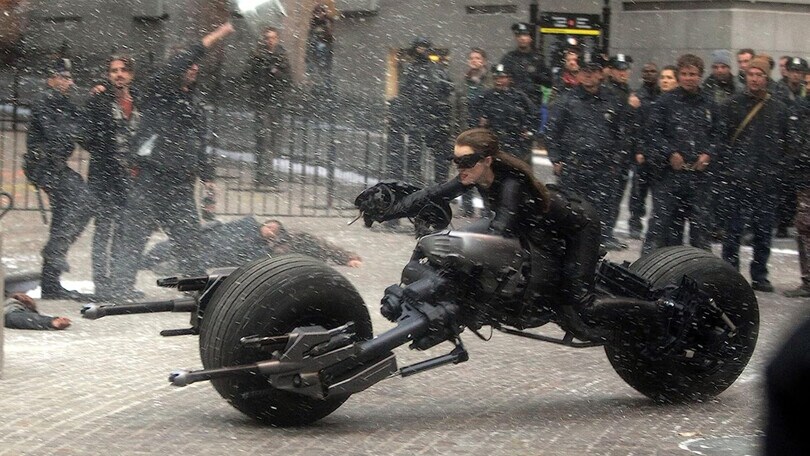 Batman: quanto costa la moto del cavaliere oscuro e che motore usa