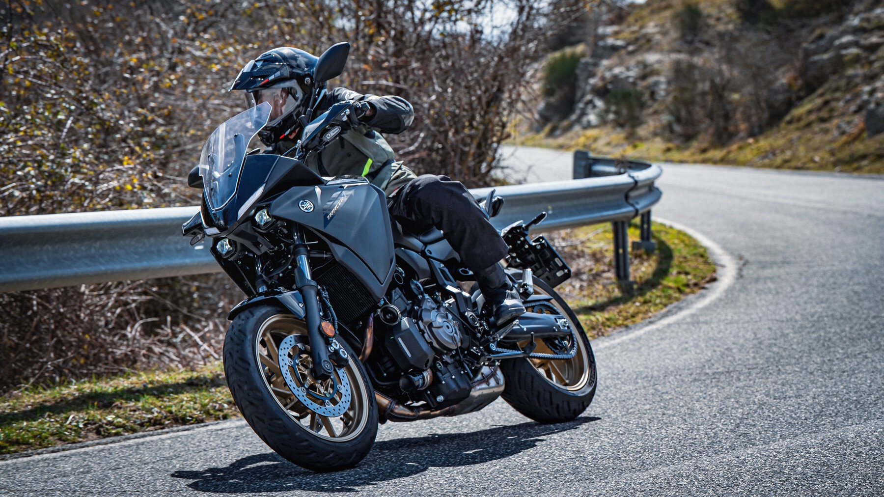 Test Yamaha Tracer 7 2024: la crossover dei due mondi