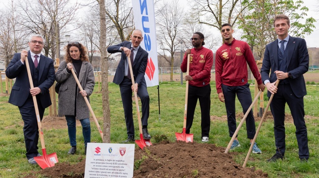 Suzuki, 11 alberi granata per celebrare il legame tra l'azienda e Torino