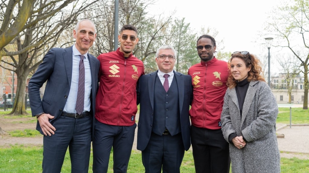Suzuki, 11 alberi granata per celebrare il legame tra l'azienda e Torino