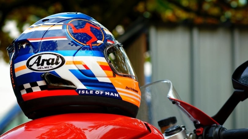 Arai Helmet: arriva il  RX-7V EVO Isle of Man TT in edizione limitata