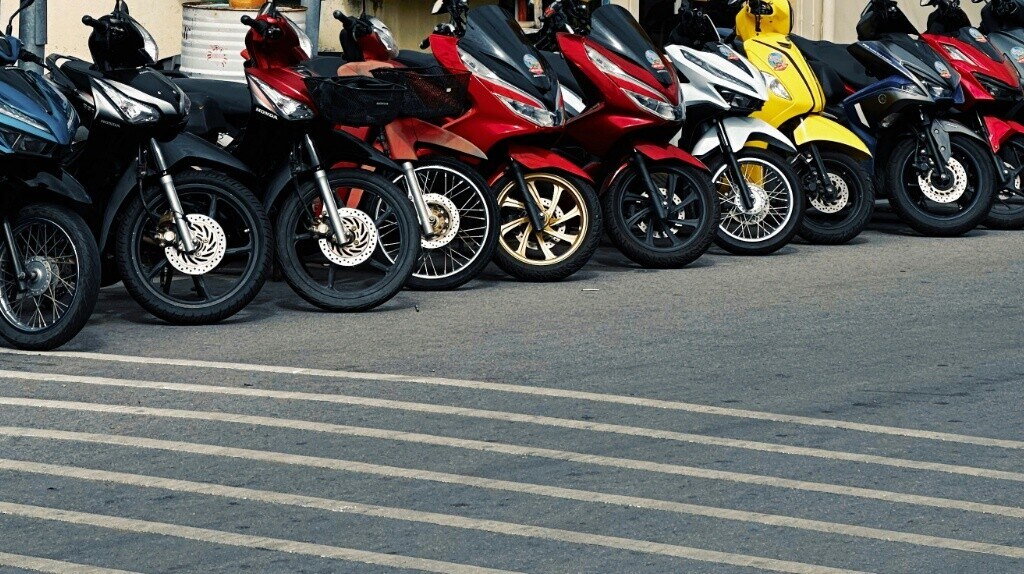 Record di multe per moto e scooter sui marciapiedi. Ecco dove