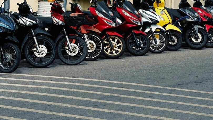 Record di multe per moto e scooter sui marciapiedi. Ecco dove