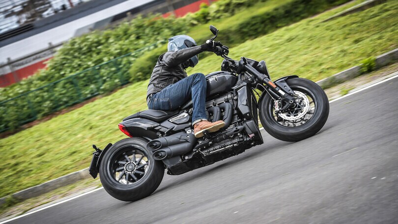 Test Triumph Rocket 3 Storm R, le foto della prova