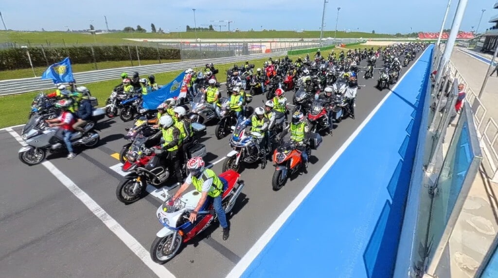 All'Eicma Riding Fest, in pista con la Honda CBR1000RR-R Fireblade e la nuova INSTA360 X4