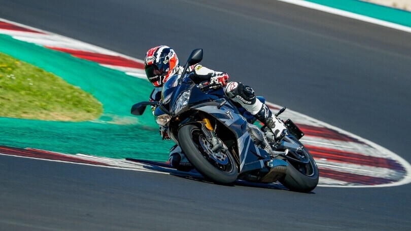 Triumph Daytona Moto 2 765: le foto