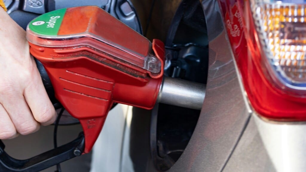 Caro carburanti: la benzina è al ribasso