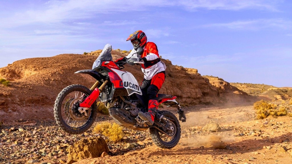 Ducati Explorer, la nuova linea di abbigliamento ispirata alla Desert X