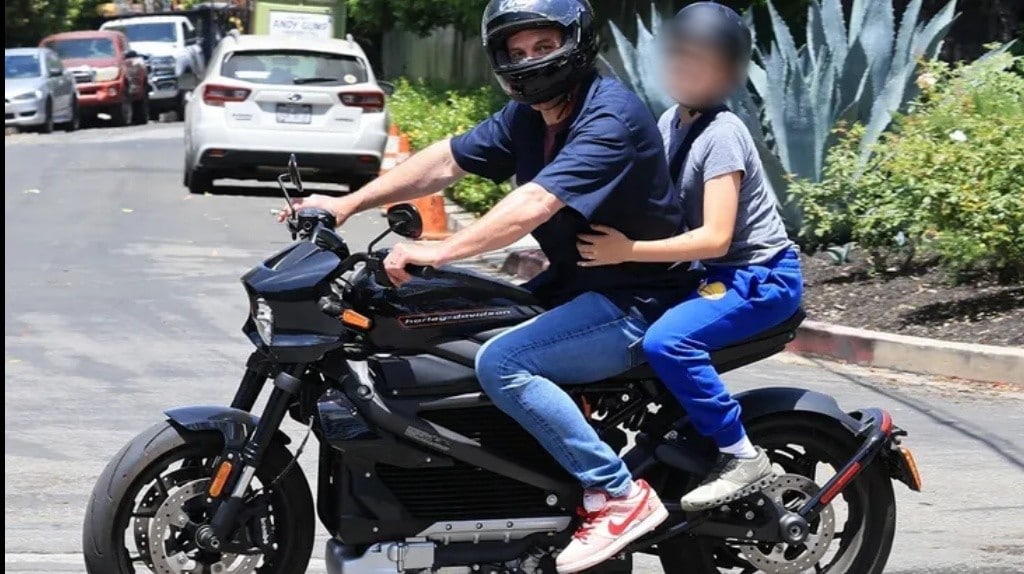 Ben Affleck in moto per non pensare alla separazione con JLo