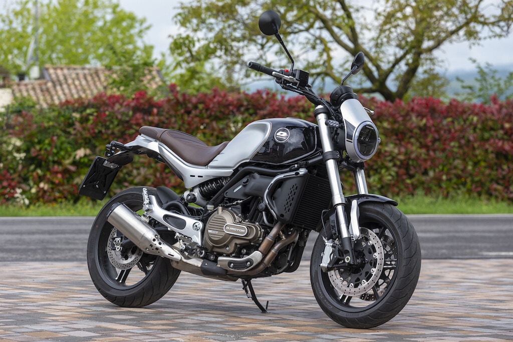 QJ Motor, SRV 550: roadster dal fascino neo-rètro