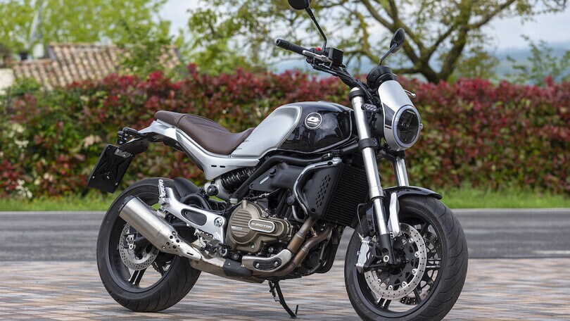 QJ Motor, SRV 550: roadster dal fascino neo-rètro