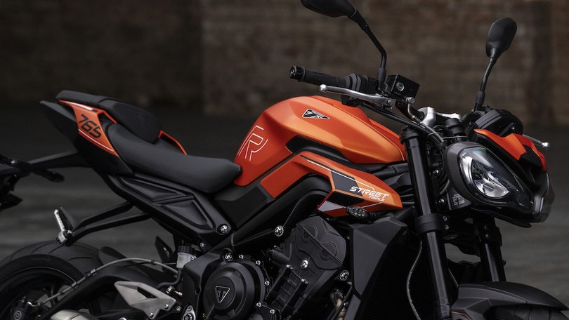 Triumph Street Triple 756 R: arriva la versione per Patente A2