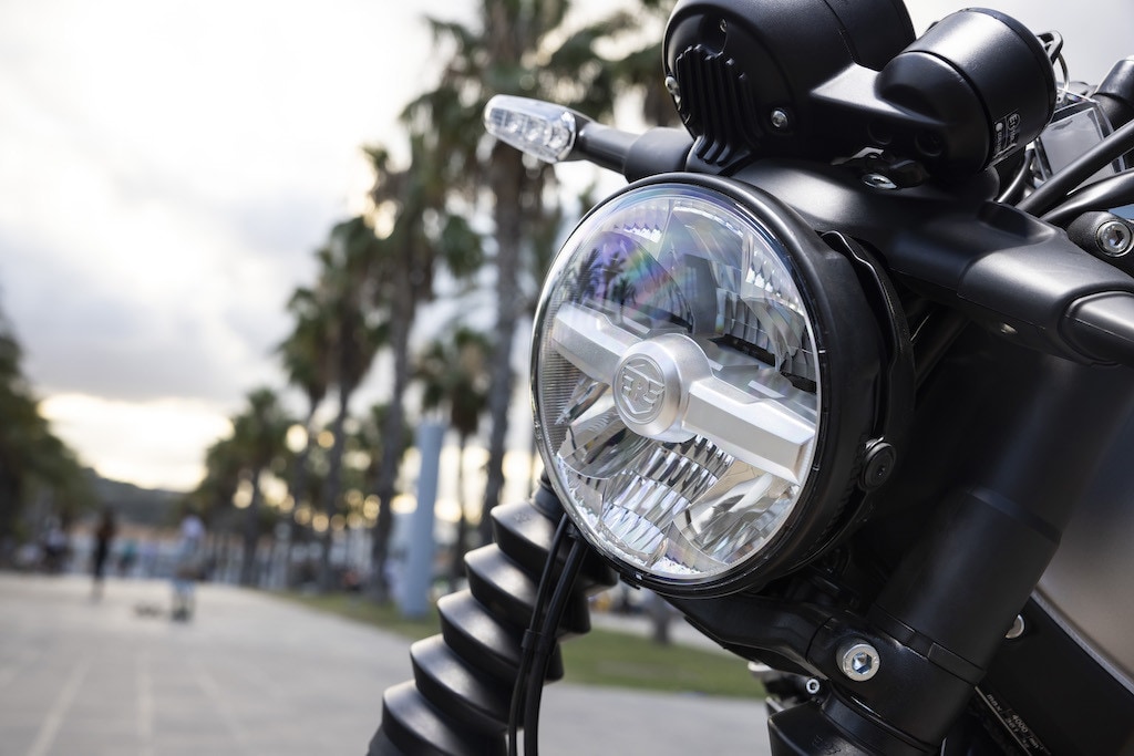 Royal Enfield, arriva la Guerrilla 450: LE FOTO della prova
