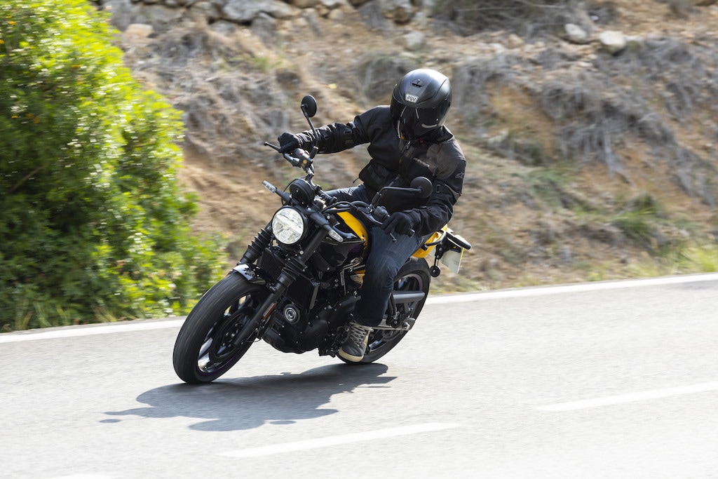 Royal Enfield, arriva la Guerrilla 450: LE FOTO della prova