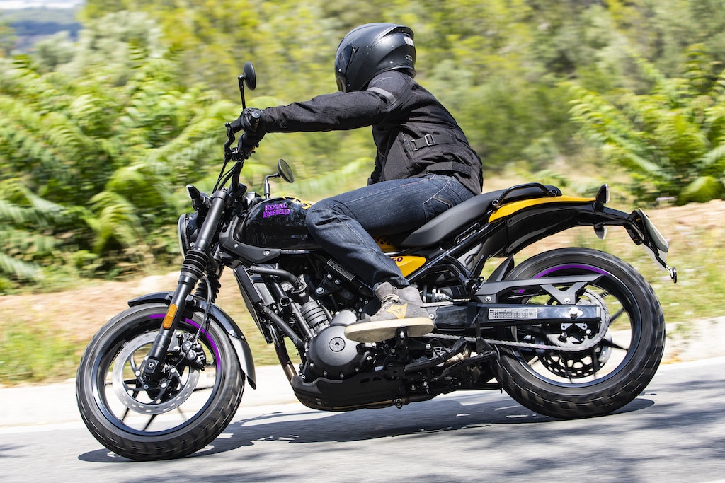 Royal Enfield, arriva la Guerrilla 450: LE FOTO della prova