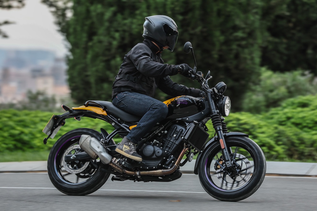 Royal Enfield, arriva la Guerrilla 450: LE FOTO della prova