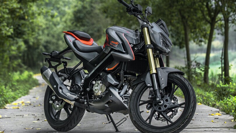 QJ Motor, SRK 125 S: streetfighter in formato A1