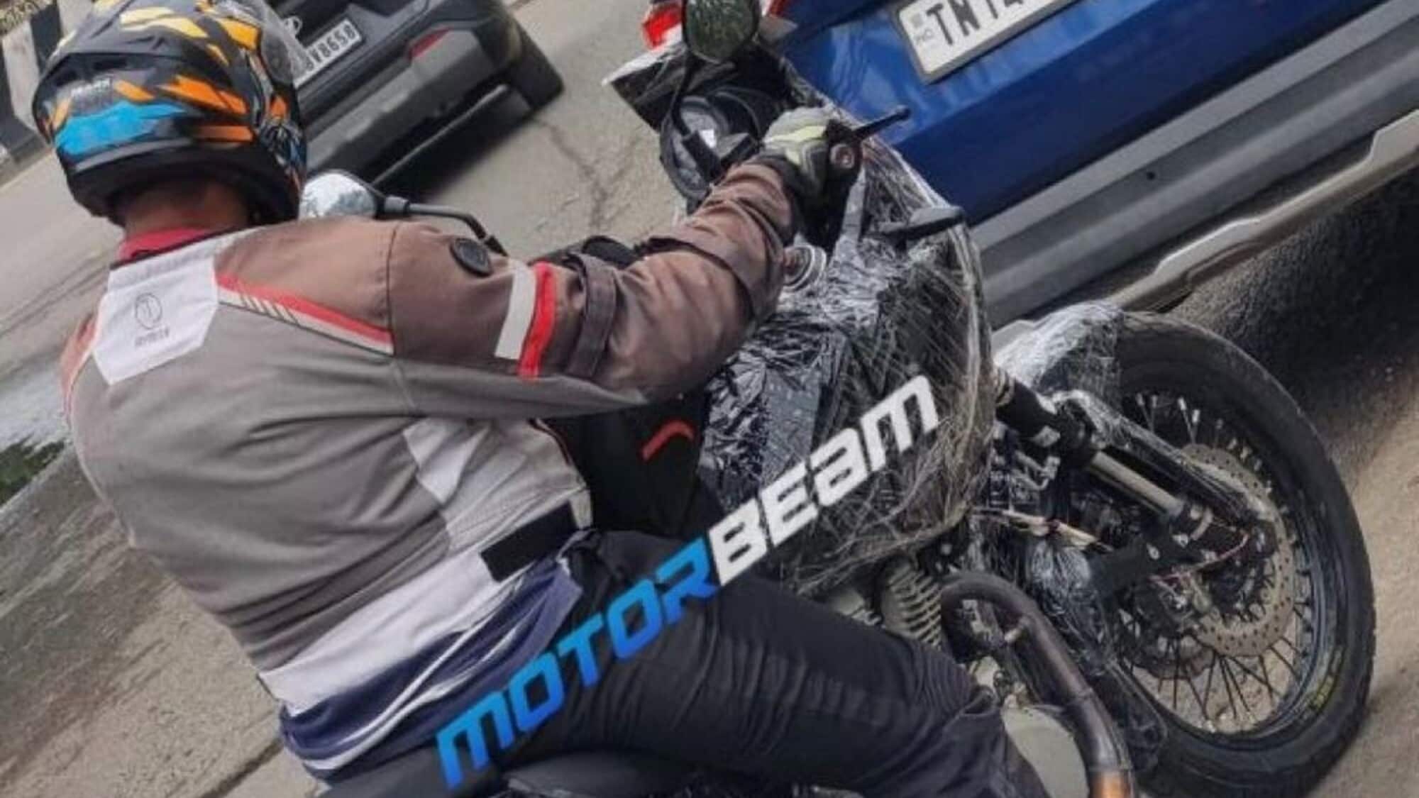 Royal Enfield, la Himalayan mette i muscoli: nuova 650 in arrivo?