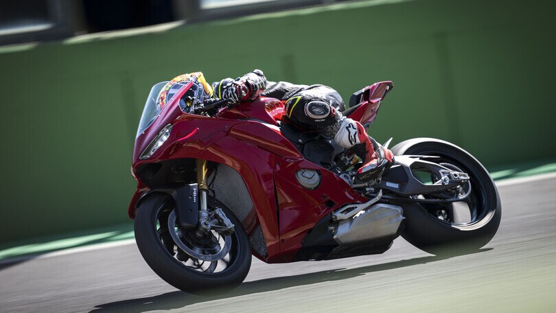 Panigale V4 S 2025: le foto della prova