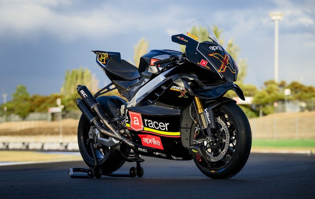 Aprilia RSV4 X ex3ma: una perla nera da 230 CV e effetto suolo