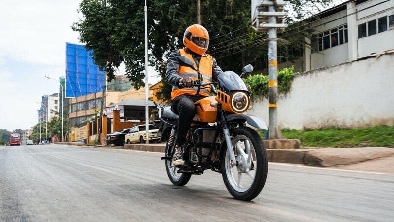 Una startup organizza un viaggio in moto sfruttando l’energia solare