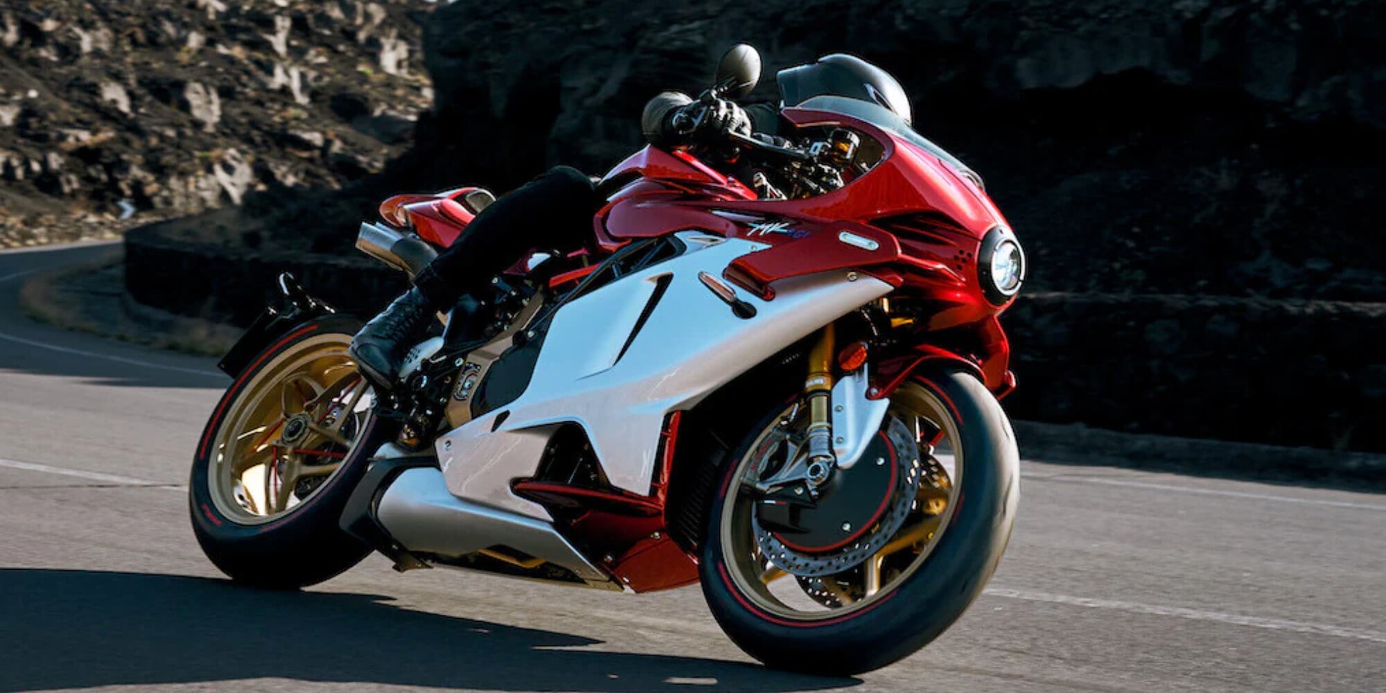 MV Agusta "promette di affascinare" tutti ad EICMA con le novità del 2025