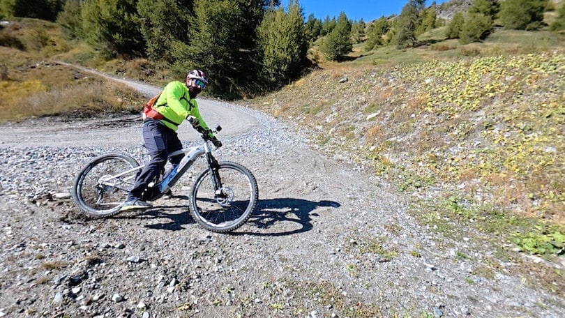 Con la DJI OSMO Action 5 Pro per un'avventura sulla e-bike Alpek Evoke Pro