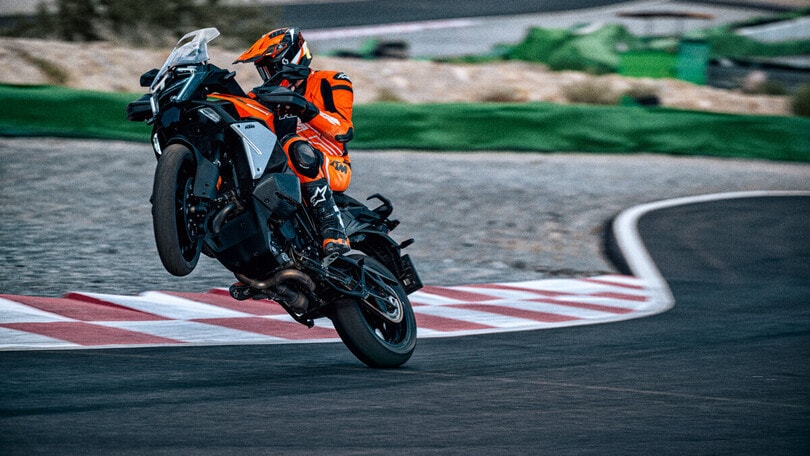 KTM 1390 Super Adventure S EVO 2025: LE FOTO