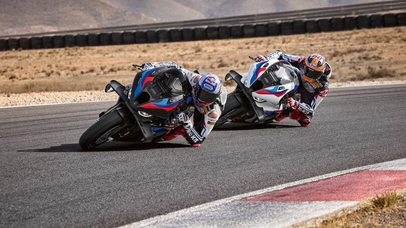 BMW M 1000 RR 2025: le foto