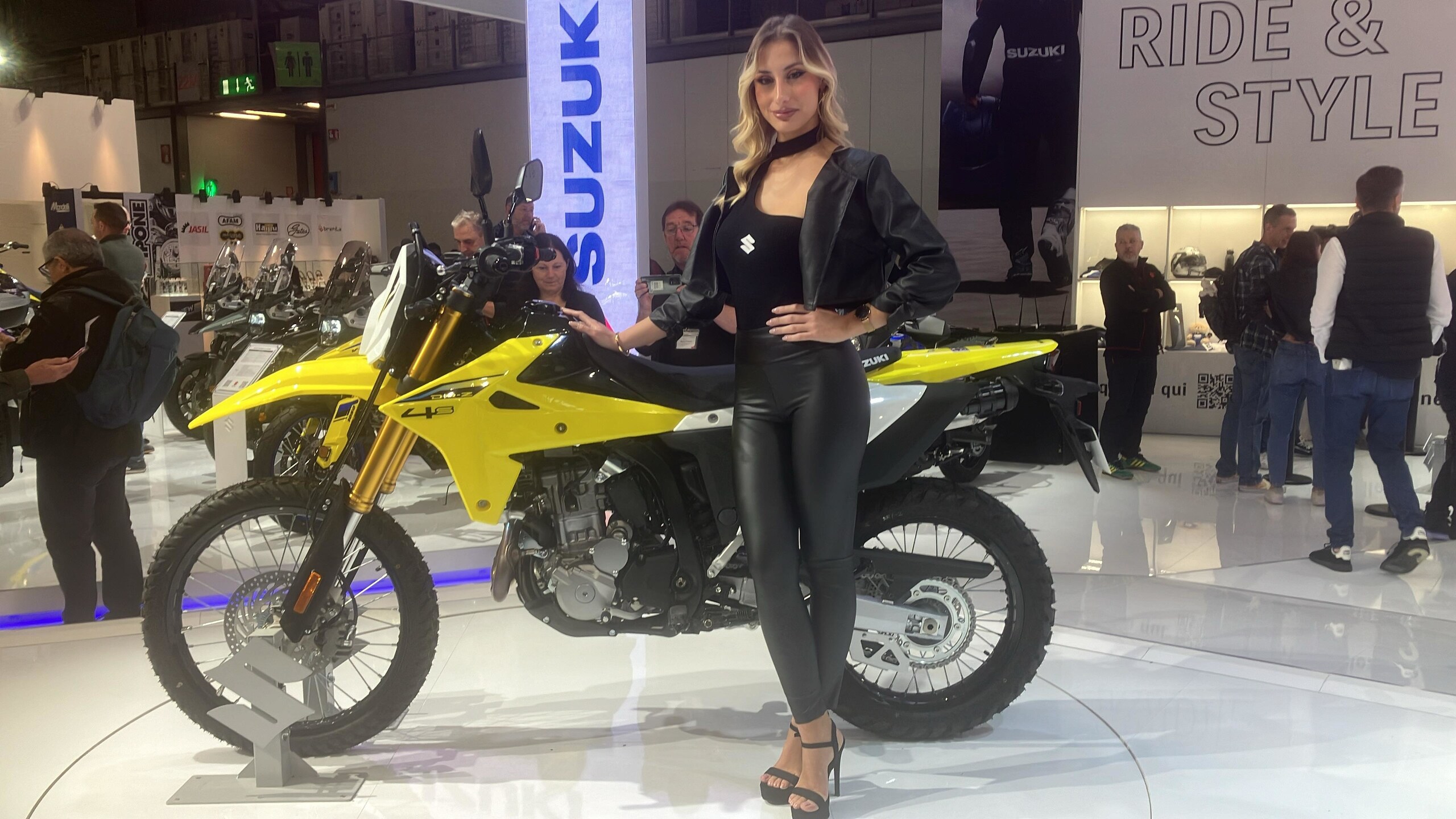 EICMA, da Suzuki ecco le pepate DR-Z4: piccole mono per fuoristrada e motard