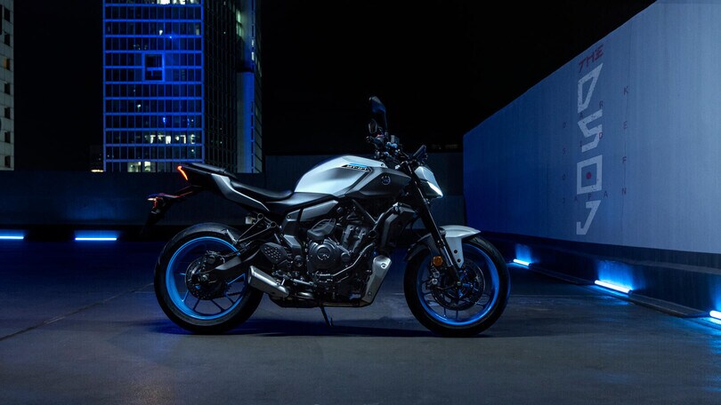 Yamaha MT-07 2025: la media "tutto pepe" si rinnova profondamente