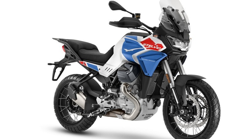 EICMA, Moto Guzzi con la storia: ecco V7 Sport e versioni speciali per Stelvio e V100 Mandello S