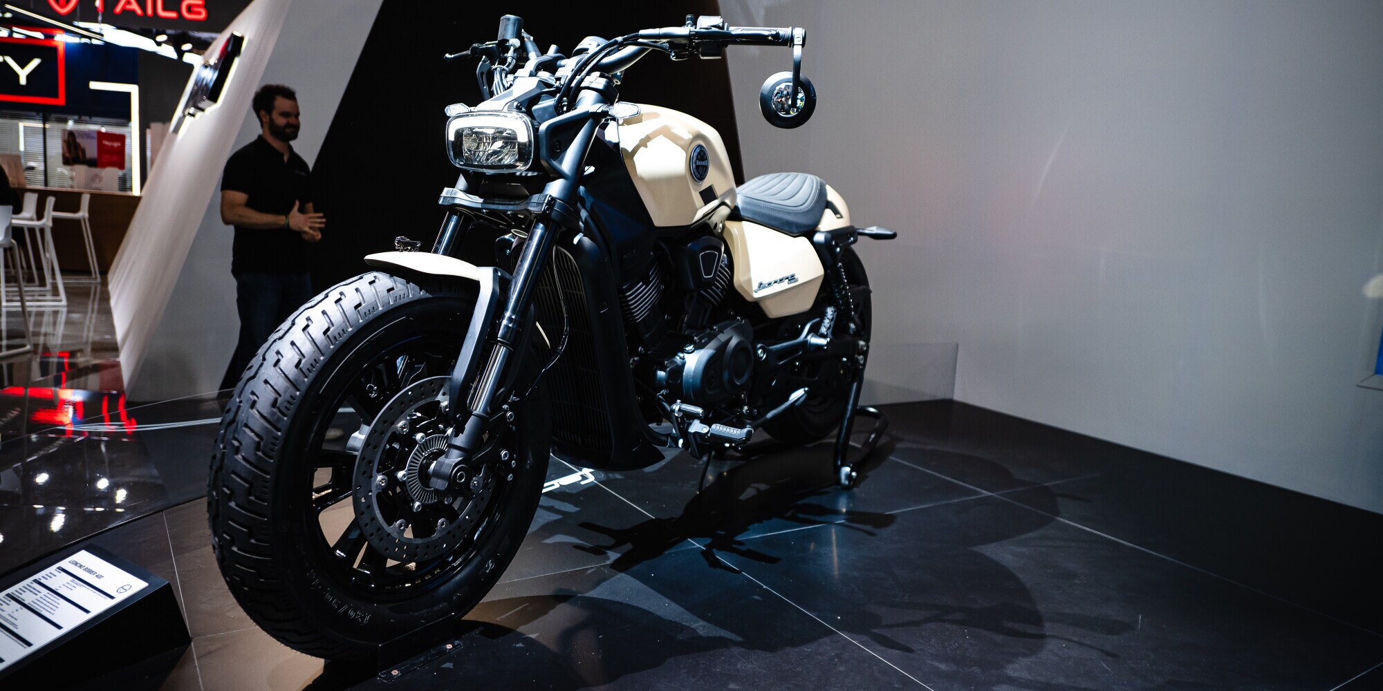 Benelli Leoncino Bobber 400: stile e sostanza