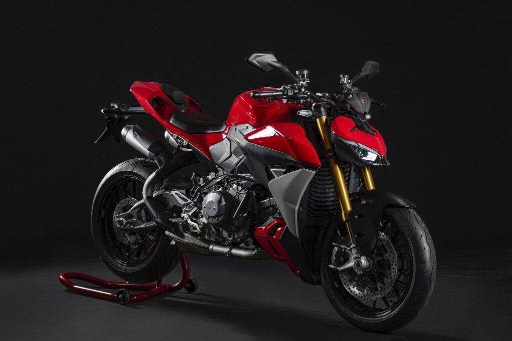 EICMA, ecco la Ducati Streetfighter V2: una cattivissima divora-curve