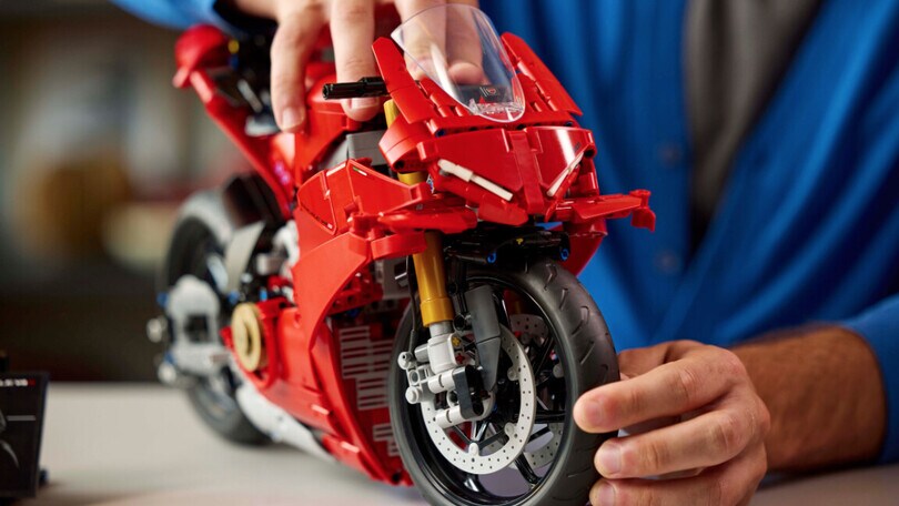 Ducati, un modellino LEGO per la nuova Panigale V4 S: da quanti mattoncini è composto