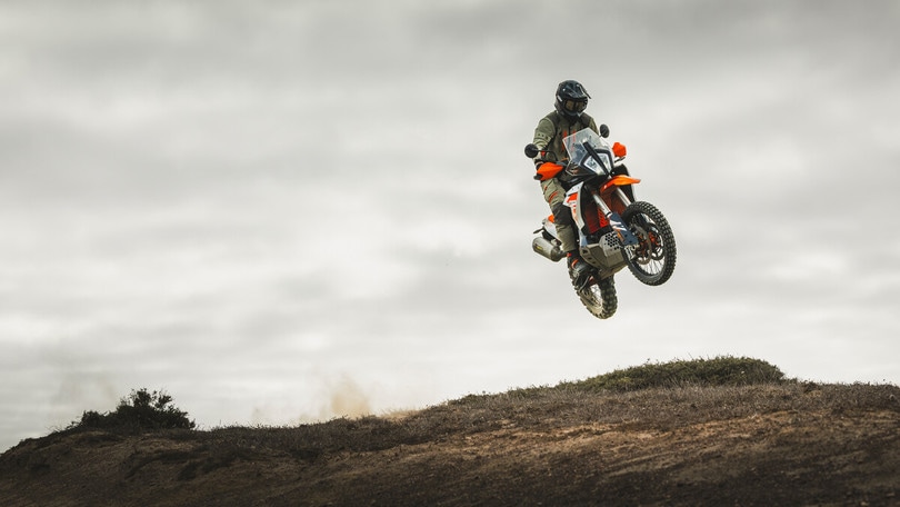 KTM 890 Adventure R 2025: le foto