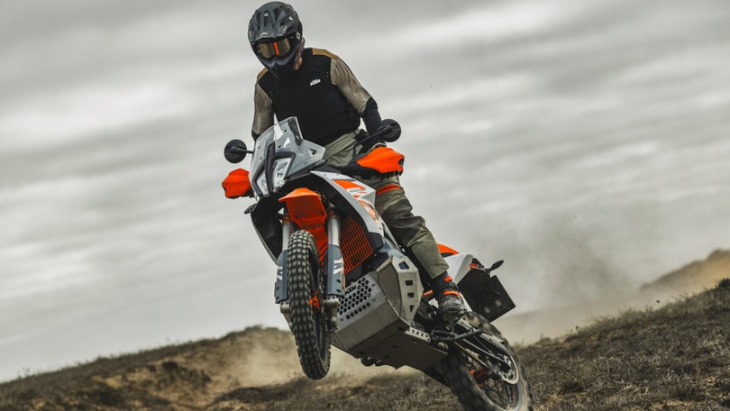 KTM 890 Adventure R 2025: ecco le novità