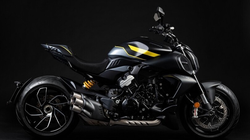 Ducati Diavel V4 2025: a Intermot ecco la Black Roadster