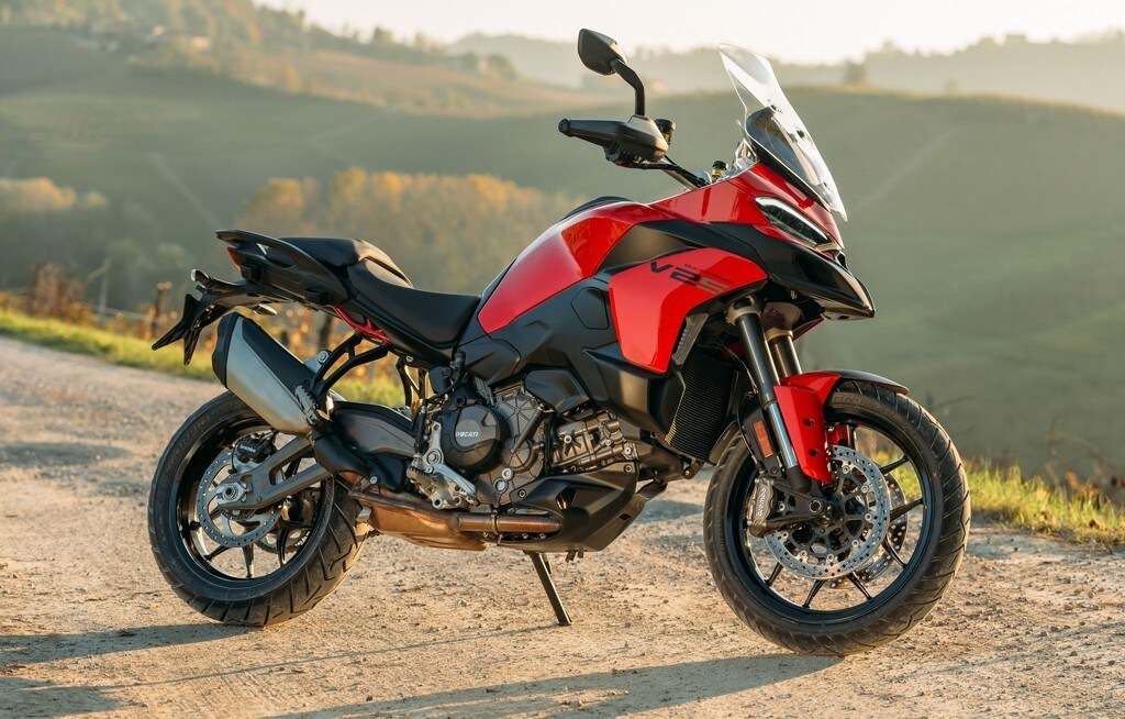 Ducati Multistrada V2 2025: cala il peso, cresce il comfort