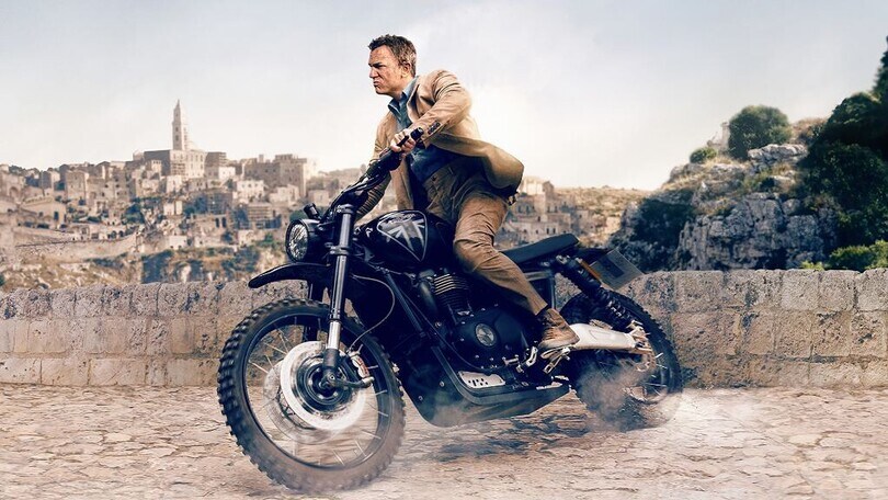 La Triumph Scrambler 1200 di James Bond (autografata) è all'asta